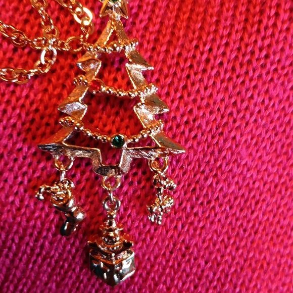 Vintage AVON Christmas Pendant - Picture 2 of 10